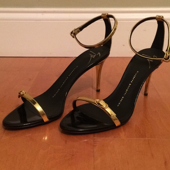 Giuseppe Zanottii Elegant Gold Heels - Picture 1 of 5